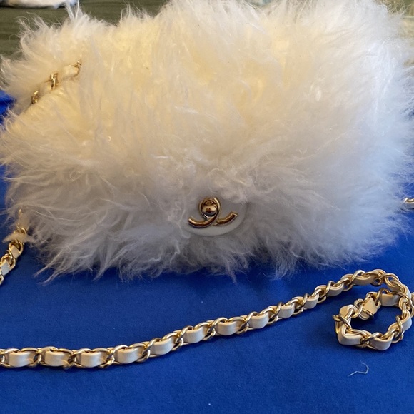 New Chanel white fur bag - Picture 3 of 3